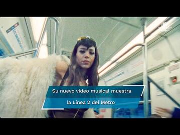 Danna Paola se sube al metro de la CDMX