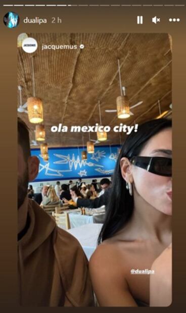 Dua Lipa es captada comiendo mariscos y conviviendo con sus fans horas antes de su concierto en la CDMX