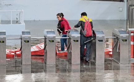 Improvisan puente en Pantitlán