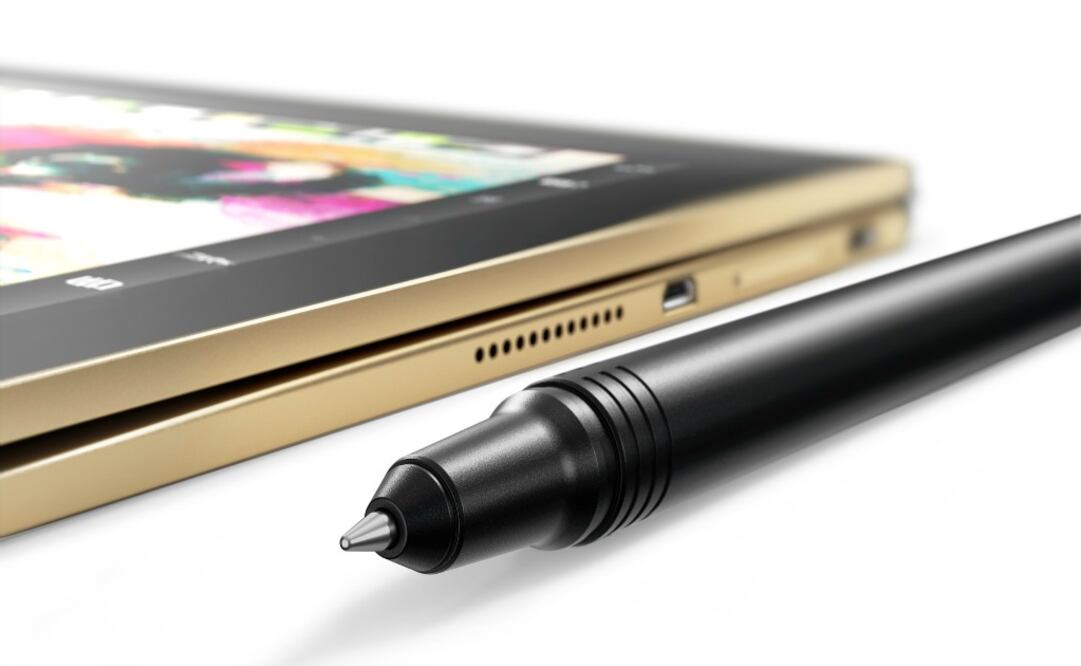 Una característica que distingue al equipo es el uso del lápiz óptico Real Pen, el cual permite al usuario dibujar sobre la tableta en una pantalla con más de 2 mil niveles de presión