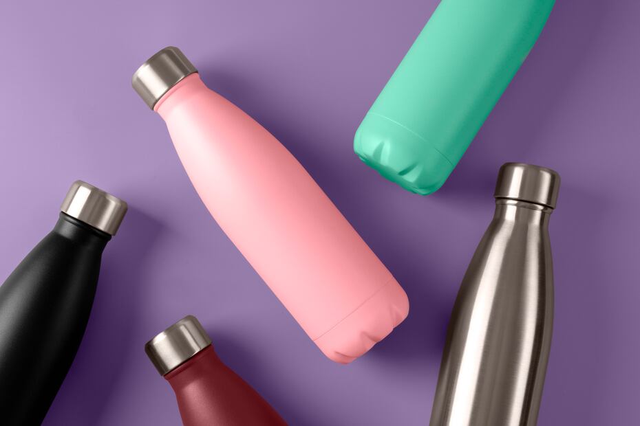 Evita el mal olor en tus botellas con una limpieza adecuada. Foto: Freepik