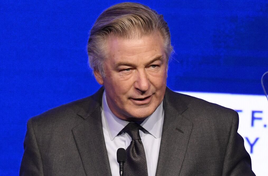 Alec Baldwin fue captado por manifestantes de una huelga propalestina anoche, 18 de diciembre, en Nueva York.
Fotos: X