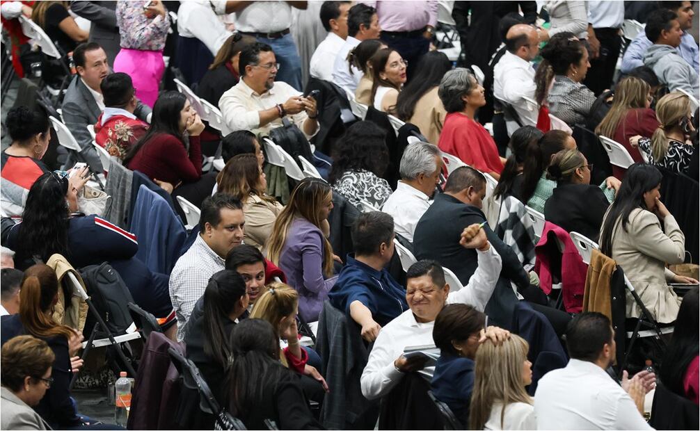 Continúa la discusión Diputados de la reforma judicial en el deportivo Magdalena Mixuhca. Foto: Diego Simón/EL UNIVERSAL