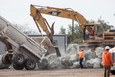 Aceleran trabajos en la presa de EU por el riesgo de lluvias