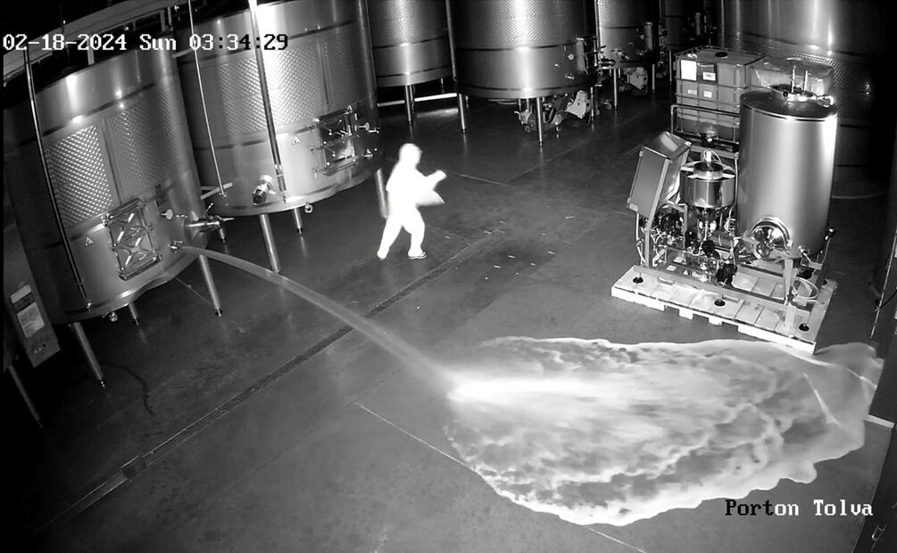 Asalto en Bodegas Cepa 21. Captura de pantalla del video de seguridad, cortesía de Bodegas Cepa 21