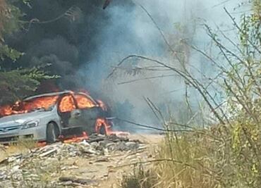 Balean acceso principal de penal de Ciudad Victoria y queman automóvil