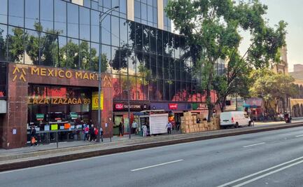 Plaza Izazaga 89 se mantiene cerrada a más de 2 meses del cateo; en el exterior, venta de productos chinos no cesa 