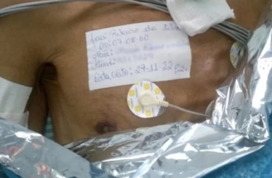 Lo dieron por muerto y lo metieron en una nevera; falleció por hipotermia