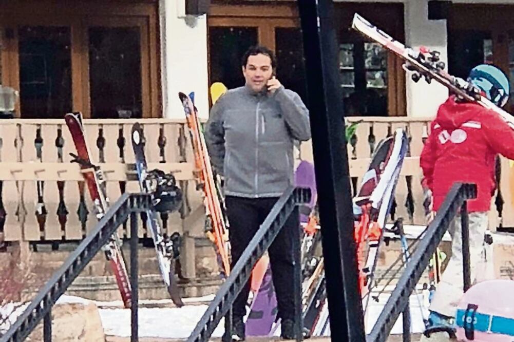 El edil de Huixquilucan, Enrique Vargas, aseguró que su reciente viaje a Vail, Colorado y todos los demás los ha pagado con los recursos que generan sus empresas y durante sus días de vacaciones. (ESPECIAL)