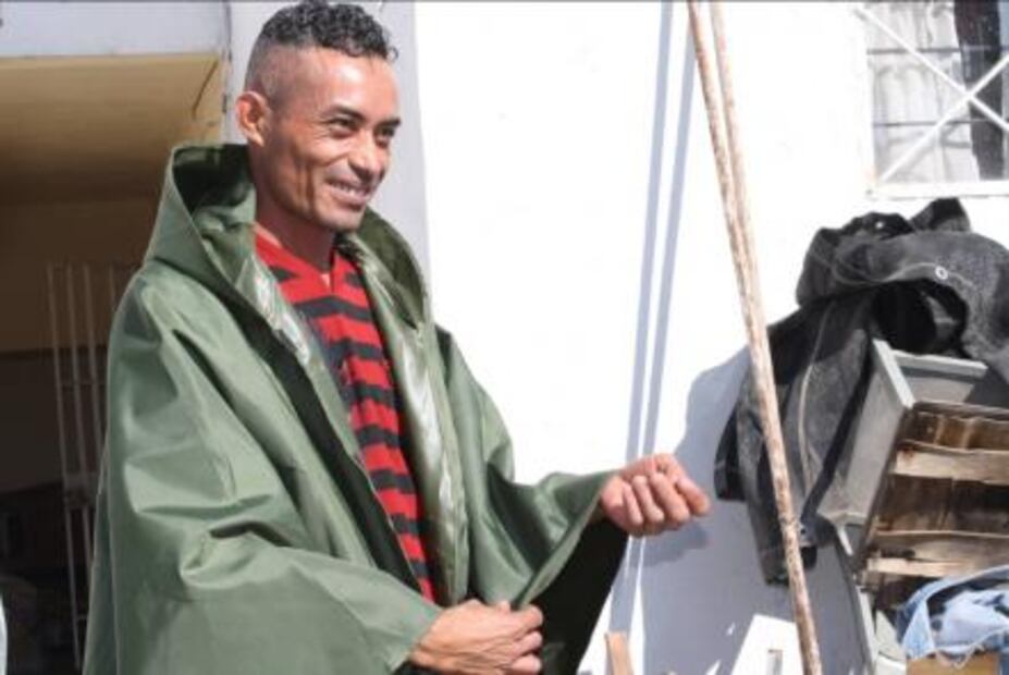 300 KanaN cloaks will be distributed to rescue workers