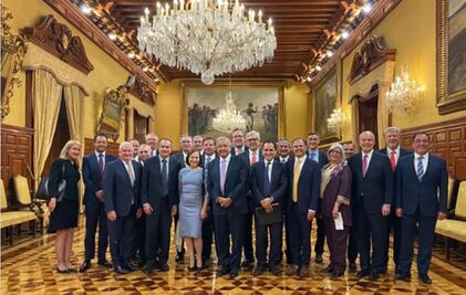 AMLO cena con directivos de empresas y bancos globales