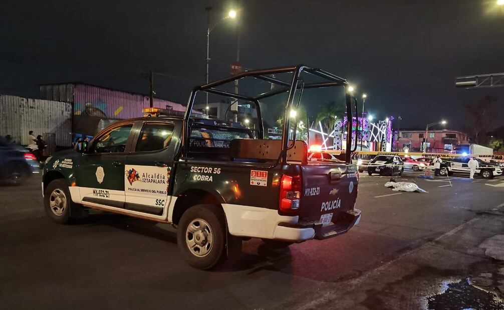 Madre e hijo ciclistas fallecen al ser atropellados por un tráiler que conducía a exceso de velocidad en Iztapalapa. Foto:  Francisco González - EL UNIVERSAL