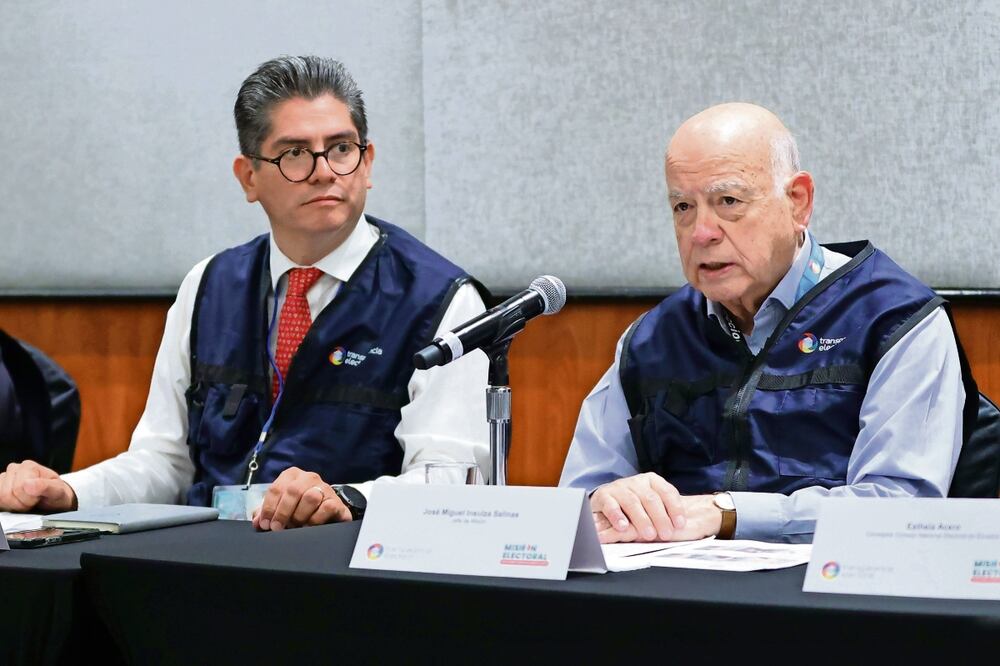 José Miguel Insulza (der.), jefe de misión, anunció que el observatorio internacional participará en las elecciones del próximo 2 de junio. Foto: Fernanda Rojas | El Universal