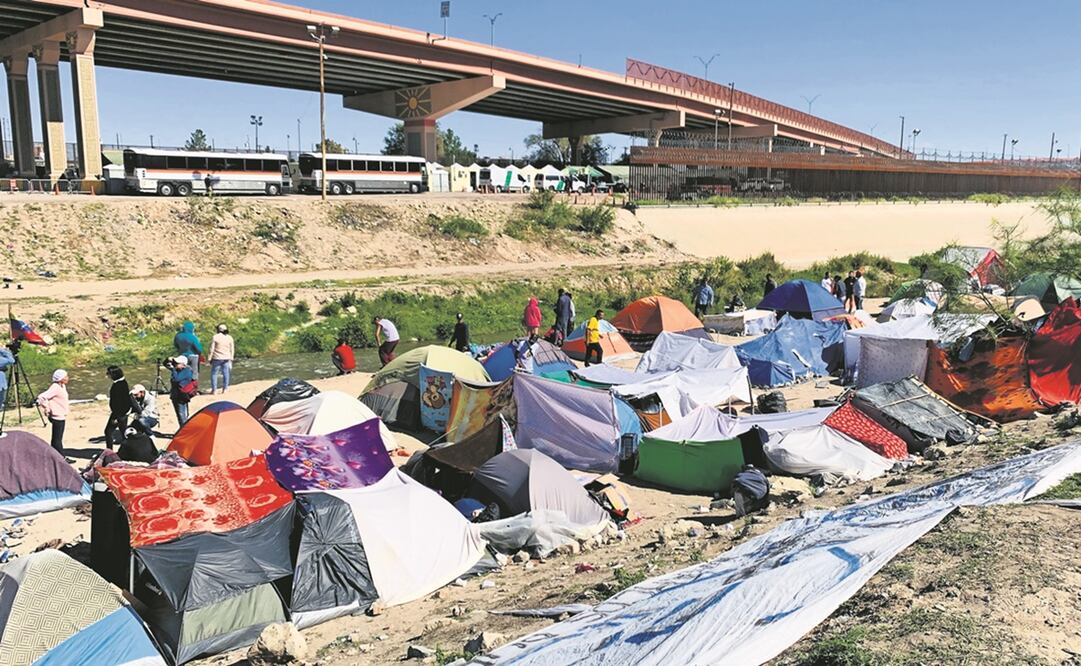 Más de 250 migrantes viven en el bordo que divide la frontera de Ciudad Juárez y El Paso, Texas. Foto: Paola Gamboa/EL UNIVERSAL