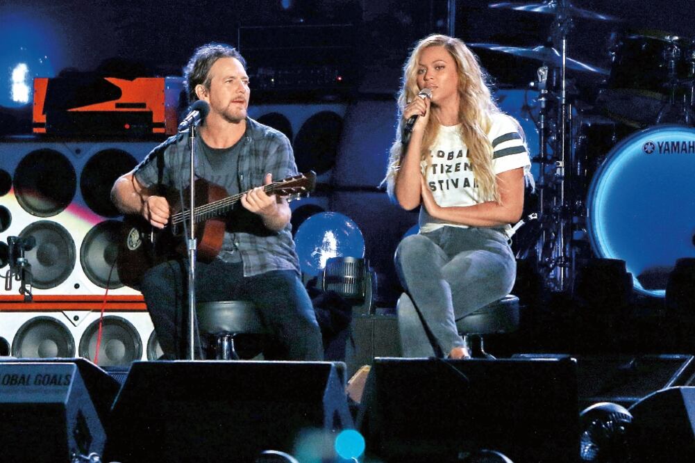 Beyoncé interpretó varios de sus éxitos que aluden al empoderamiento de la mujer (GREG ALLEN. AP)