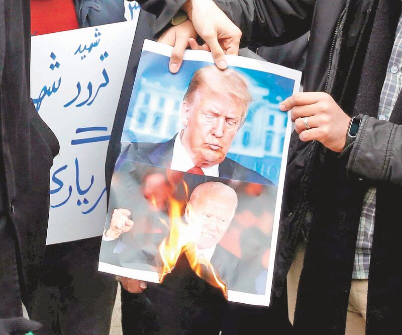 Protesta de jóvenes iraníes, el sábado pasado, por el asesinato del científico nuclear Mohsen Fajrizadeh. Foto: ARCHIVO EFE