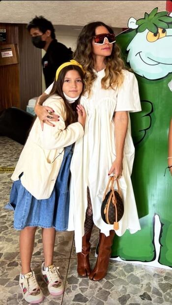 Cuánto cuestan los lujosos zapatos de pezuñas de Issabela Camil