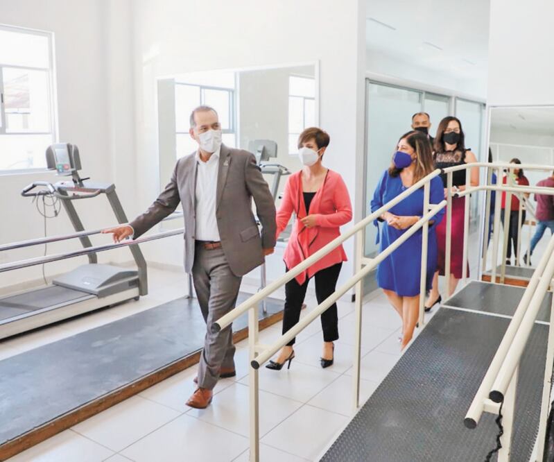 El gobernador Martín Orozco encabezó un recorrido por las instalaciones del Centro de Rehabilitación e Integración Social del DIF. Foto: Especial