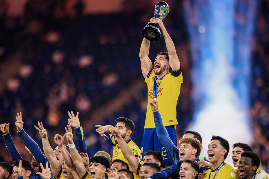 América levanta el trofeo en el estadio BBVA / Foto: Imago7