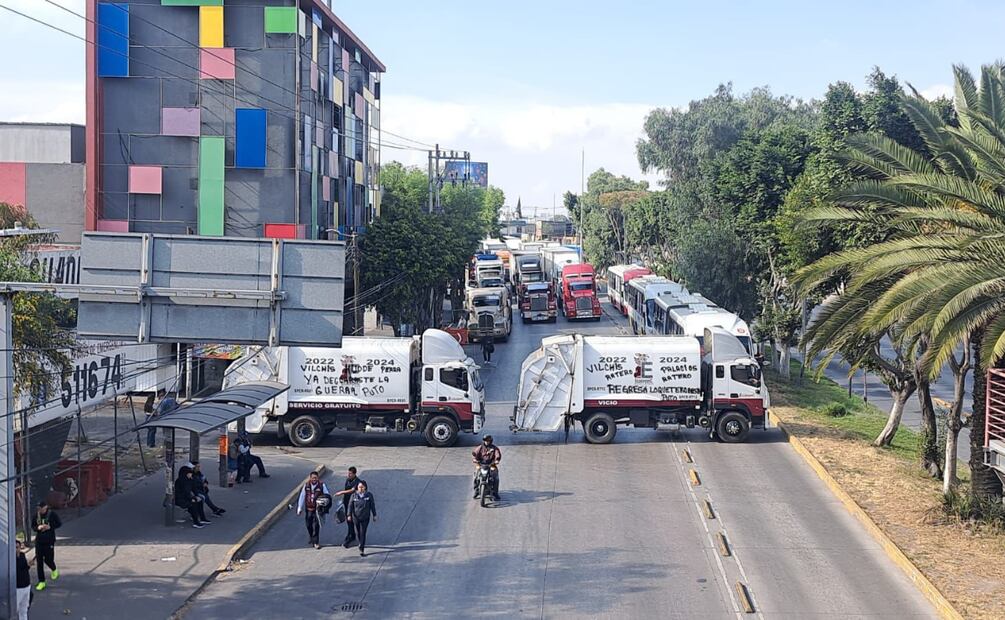 Manifestantes bloquean vialidades y rayan camiones de basura (18/12/2024). Foto: Especial