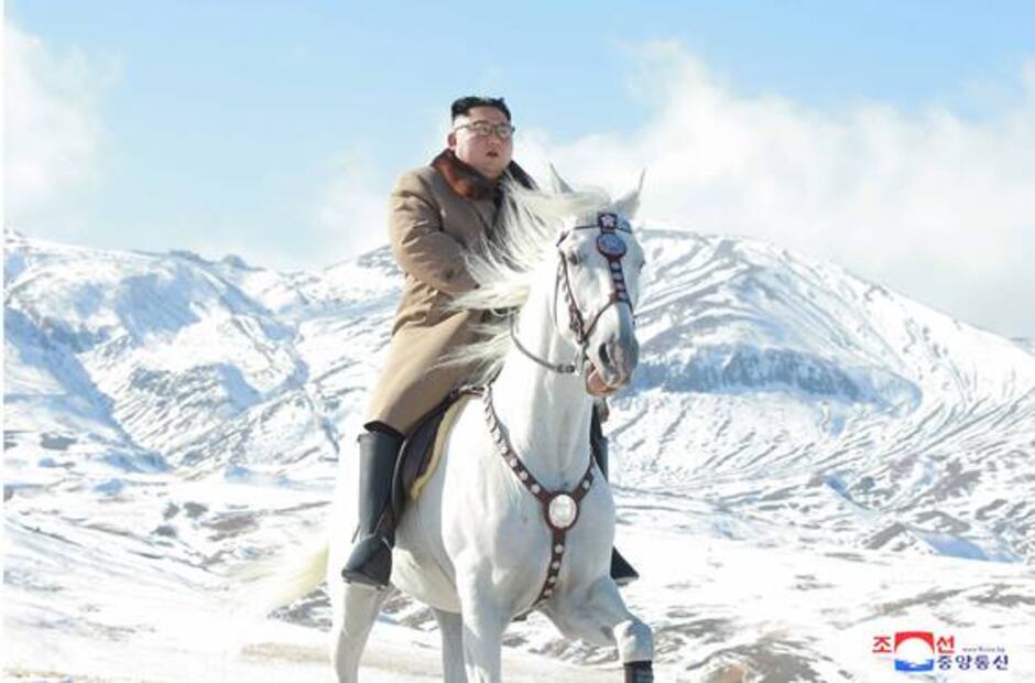 Líder de Corea del Norte visita montaña sagrada para analizar sanciones de EU