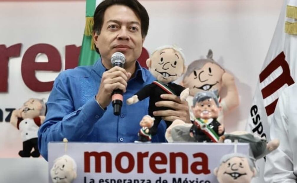 García Vilchis adorna su outfit con un "AMLITO"; critica prohibición del TEPJF