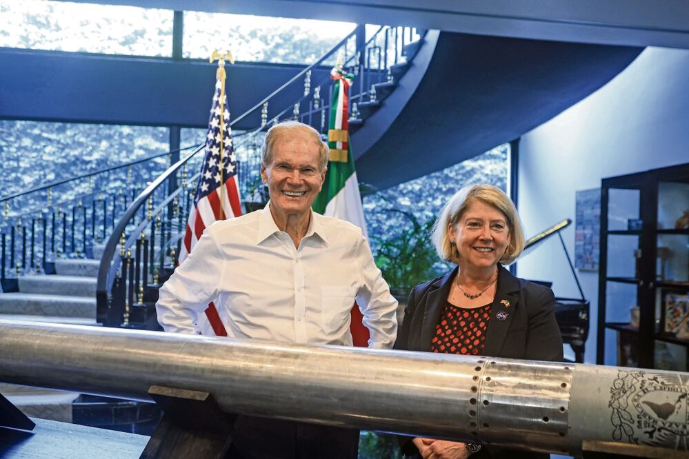 Bill Nelson y Pam Melroy, administrador y subadministradora de la NASA, en su encuentro con medios de comunicación. Foto: Gabriel Pano / El Universal