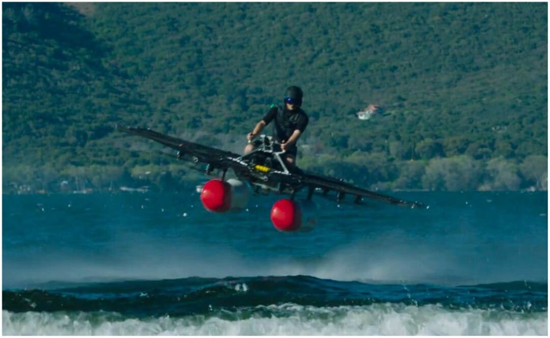 The Flyer, que se vendería a fines de 2017, es impulsado por ocho rotores, despega verticalmente como un helicóptero