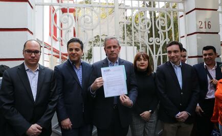 PAN entrega carta a AMLO para que retire invitación a Nicolás Maduro