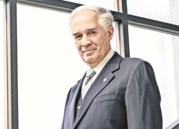 Exministros y juristas critican "hiperpresidencialismo" de AMLO para someter al Poder Judicial y atacar a jueces