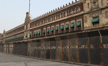 Sesión en el búnker de Palacio Nacional por la marcha feminista