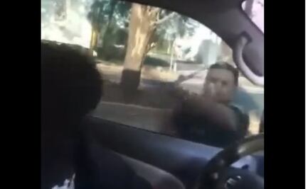 "Te voy a tumbar los dientes": presuntos montachoques en Aguascalientes rompen ventanilla de conductor