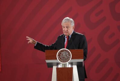 Llama AMLO "fantoches, conservadores, hipócritas, doble cara" a "prensa fifí"