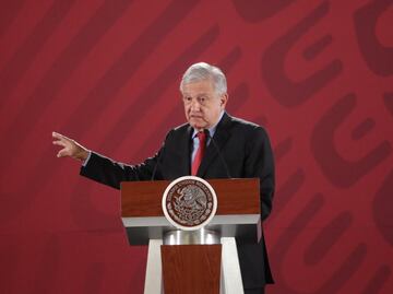Llama AMLO "fantoches, conservadores, hipócritas, doble cara" a "prensa fifí"