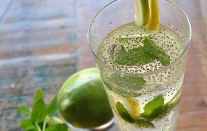 Conoce los beneficios del agua de limón con chía