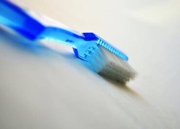 Cofece inicia juicio contra proveedores del gobierno por cepillos de dientes