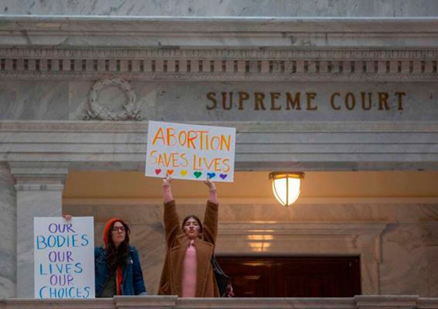 Cientos de personas protestan ante Supremo de EU contra leyes antiaborto