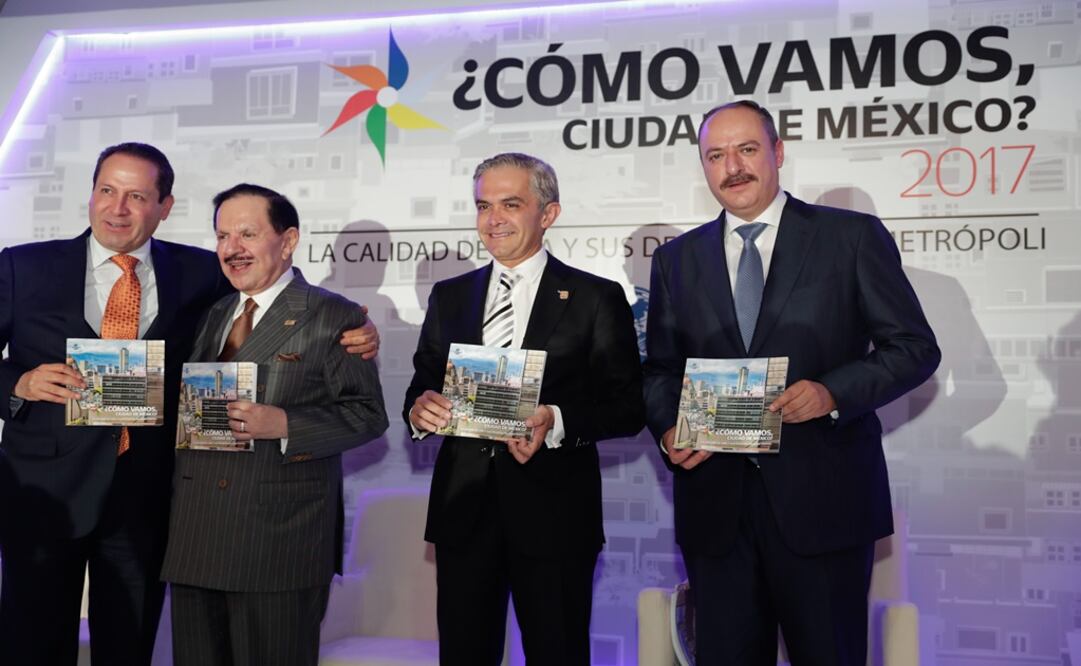 Eruviel Ávila; el Licenciado Juan Francisco Ealy Ortiz, Presidente Ejecutivo y del Consejo de Administración de EL UNIVERSAL; Miguel Ángel Mancera y Juan Francisco Ealy Lanz Duret, Director General de El Gran Diario de México. (IVÁN STEPHENS)