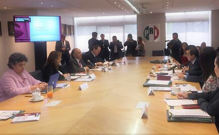 Se reúnen senadores priístas previo a registro en la Cámara Alta