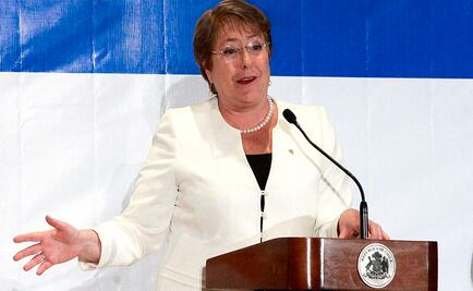 Bachelet promulga ley que modifica su reforma tributaria 