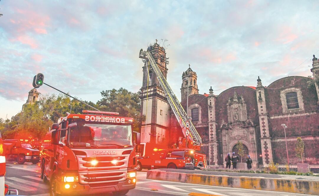 El pasado 30 de agosto, el templo sufrió un incendio, que dañó la bóveda; los objetos y pinturas que ahí se conservaban, como los de artistas como Miguel Cabrera y Mateo Correa, fueron resguardadas en la iglesia de enfrente. Foto: ARCHIVO EL UNIVERSAL