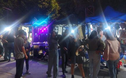 Miguel Bosé regresa al Auditorio Nacional: Fans rememoran viejos tiempos y se enfrentan a elevados precios de mercancía