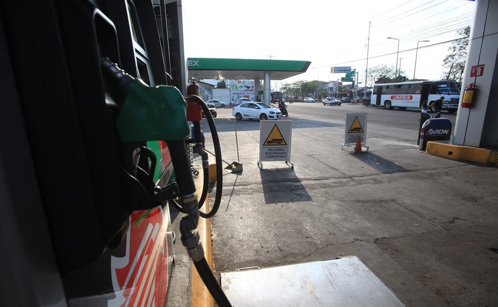 Profesores adheridos a la Sección 22 de la SNTE, tomaron las instalaciones de la subestación de Pemex. Foto: Edwin Hernández-EL UNIVERSAL