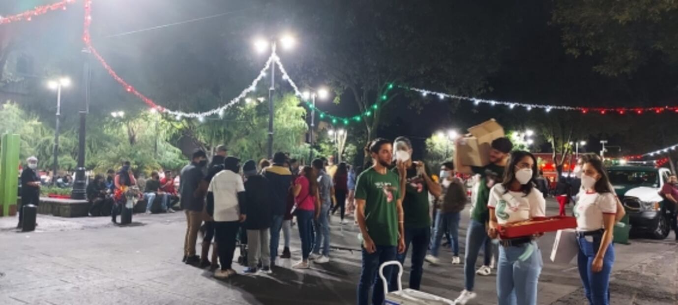 A falta de Zócalo, capitalinos abarrotan el centro de Coyoacán 