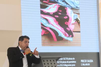 Desdeñan lote de calzones en subasta en Los Pinos