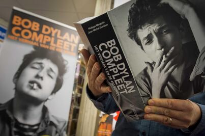 Dylan no irá por su Nobel; Academia le responde