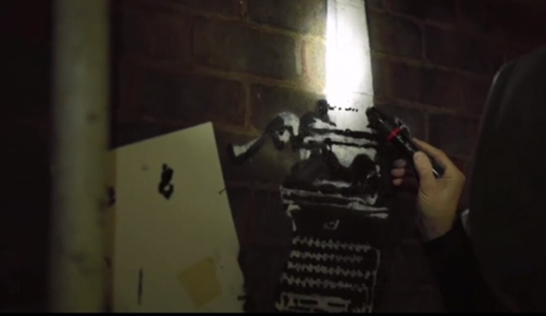 Con la ayuda de Bob Ross, Banksy reconoce autoría de obra en prisión inglesa