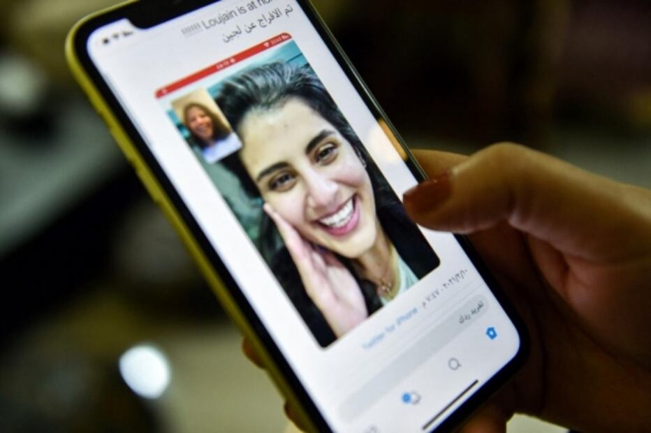 Activista saudí que desafió la prohibición de manejo para las mujeres sale de la cárcel 