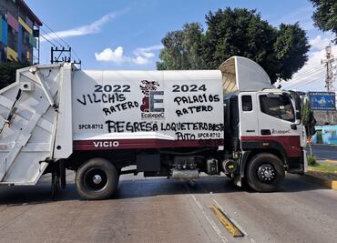 Se cumplen más de 12 horas de bloqueos en Ecatepec; trabajadores municipales exigen el pago de su quincena y prestaciones
