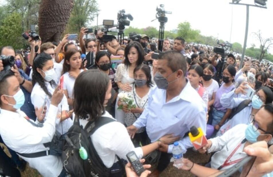 Debanhi no llegó a su primer día de clases presencial, compañeros de facultad le rinden homenaje